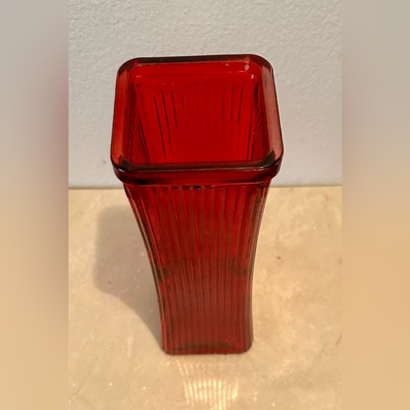 Ruby Red Square Vase. 8.75” - Picture 5 of 16